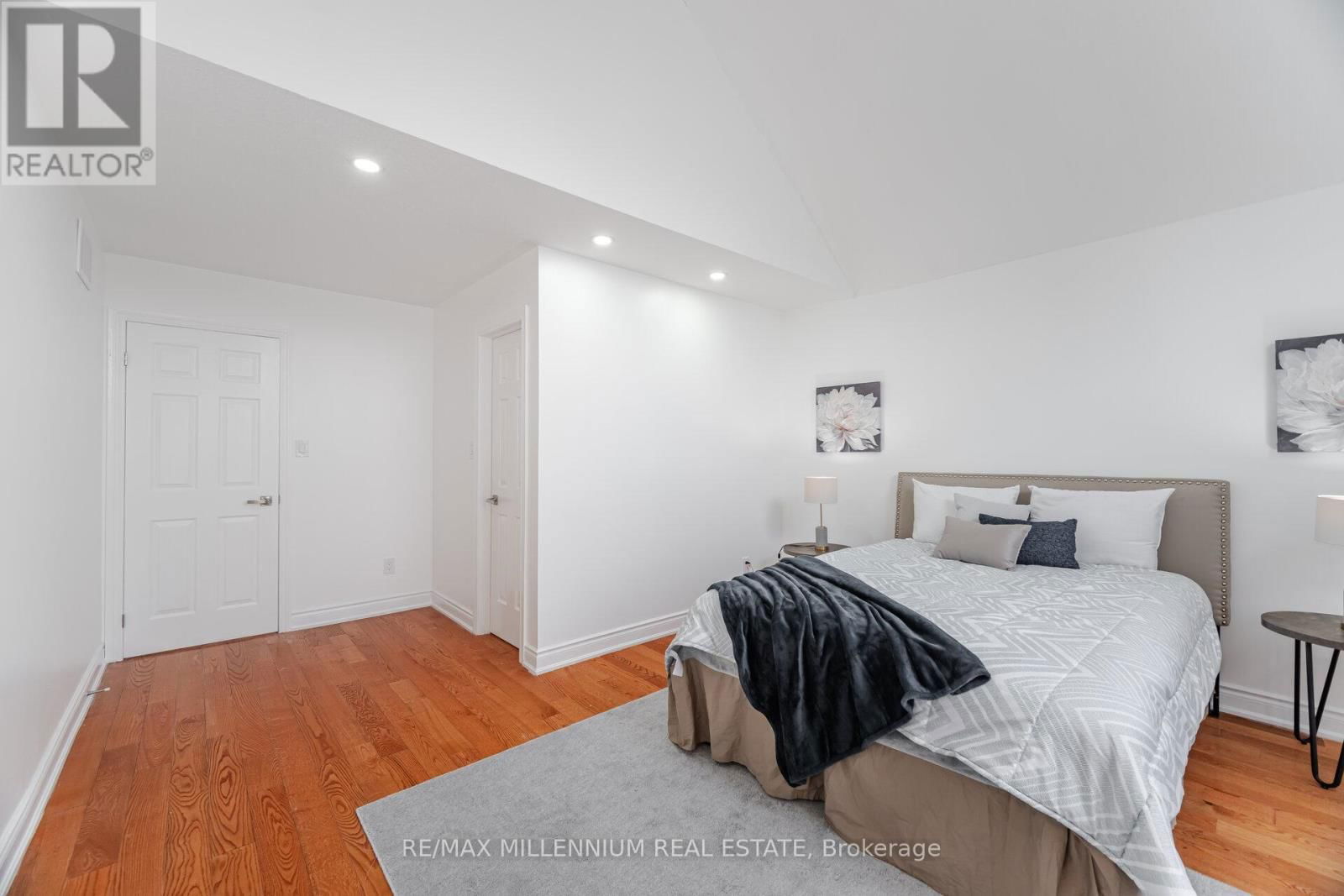 102 LAURIER AVENUE Image 35