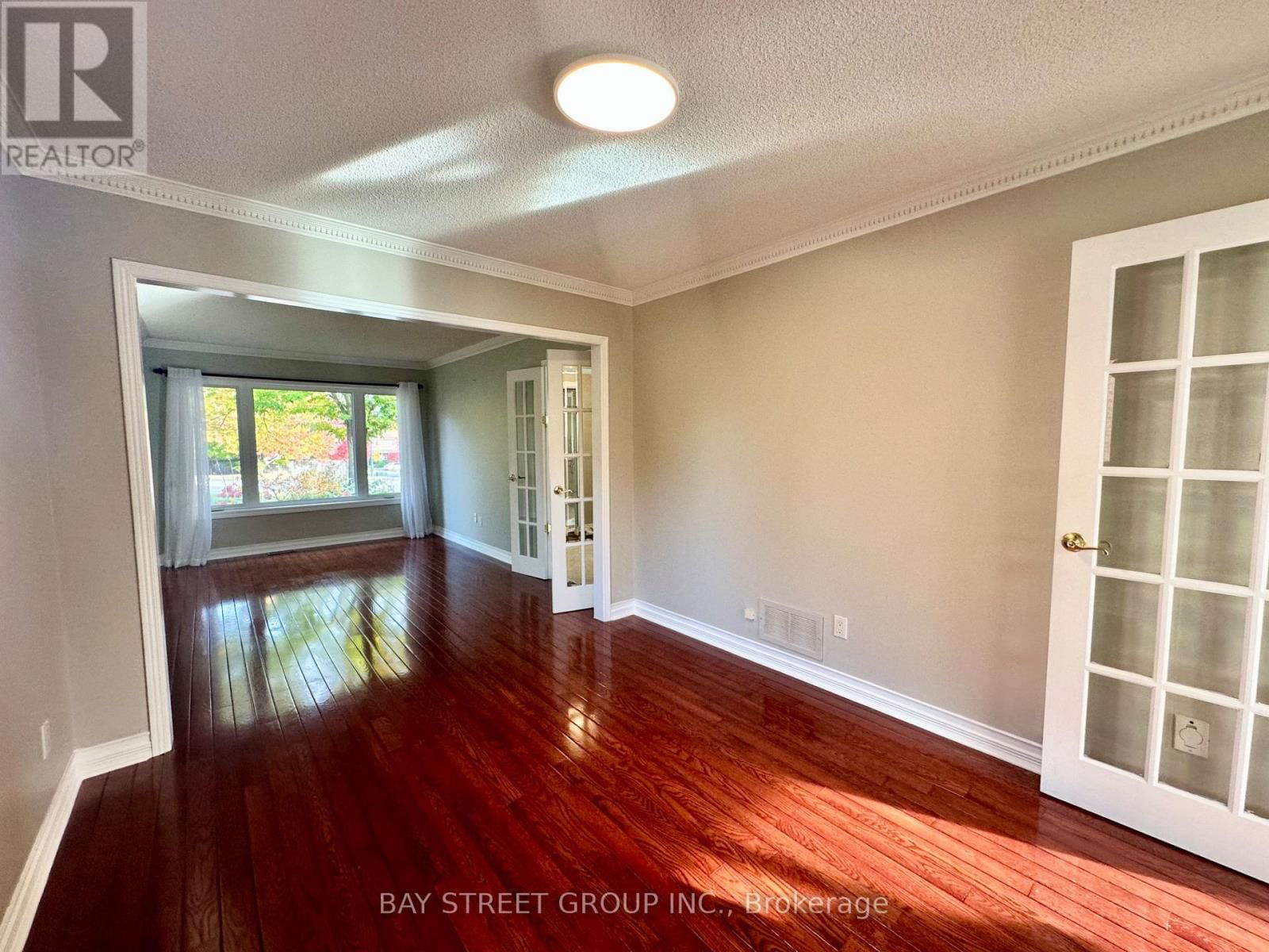 421 RENZIUS COURT Image 4