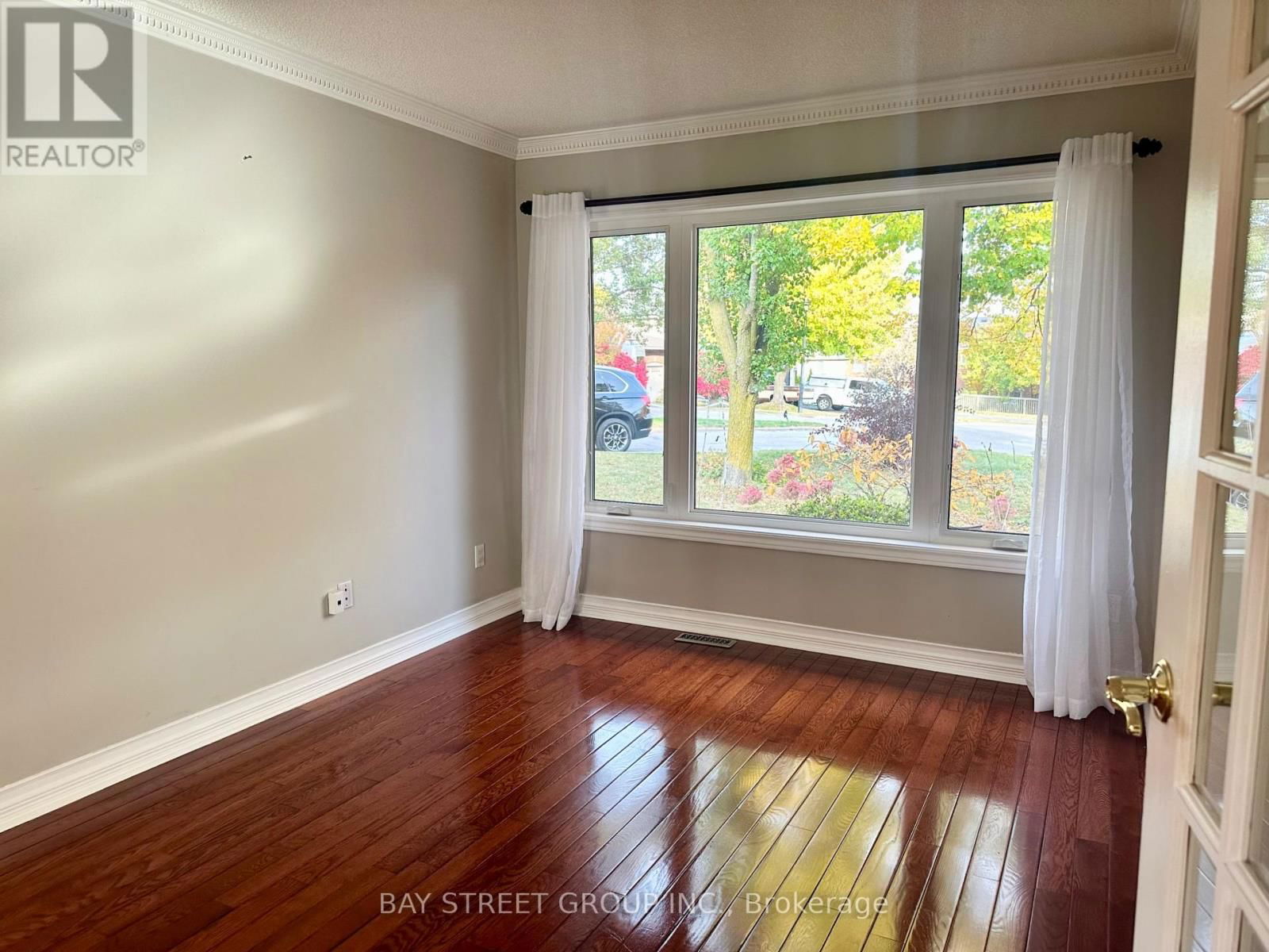 421 RENZIUS COURT Image 5