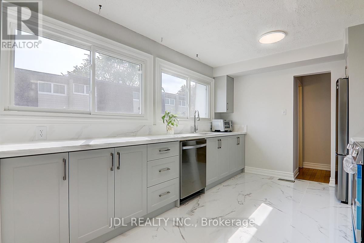 65 - 653 VILLAGE PARKWAY Image 13