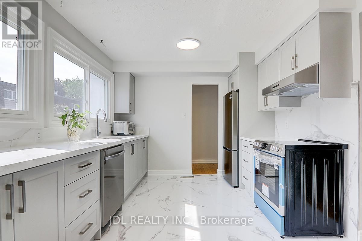 65 - 653 VILLAGE PARKWAY Image 14