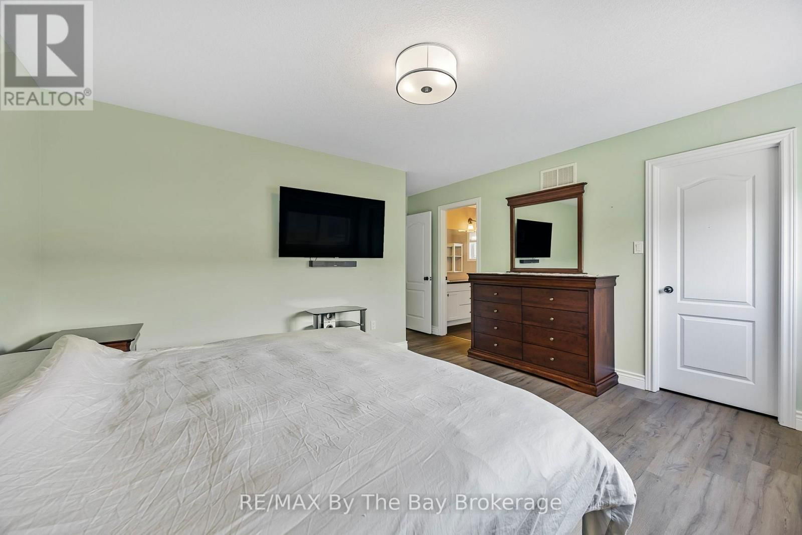 182 BANTING CRESCENT Image 22