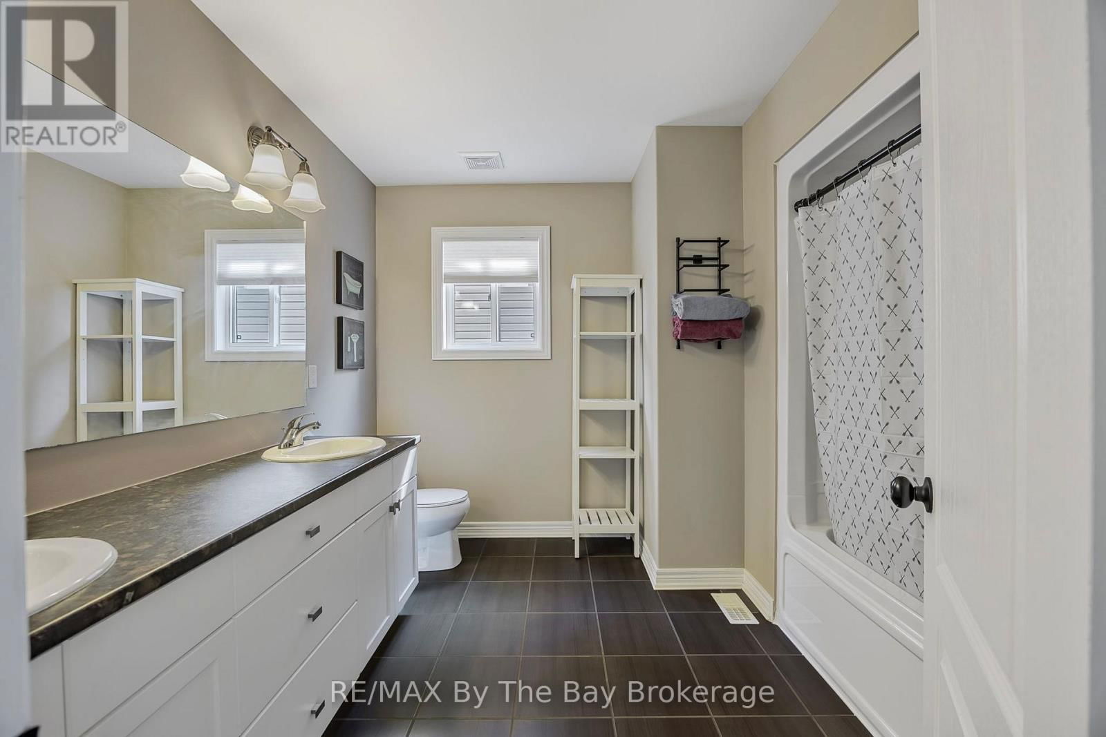 182 BANTING CRESCENT Image 23