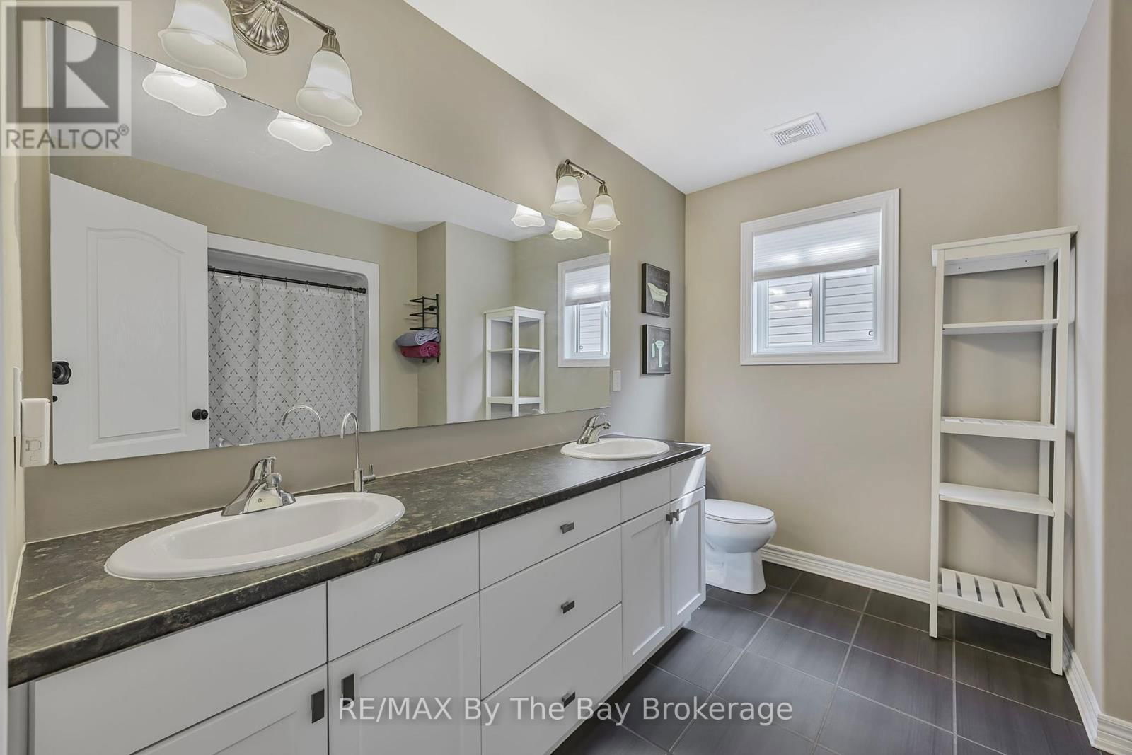 182 BANTING CRESCENT Image 24