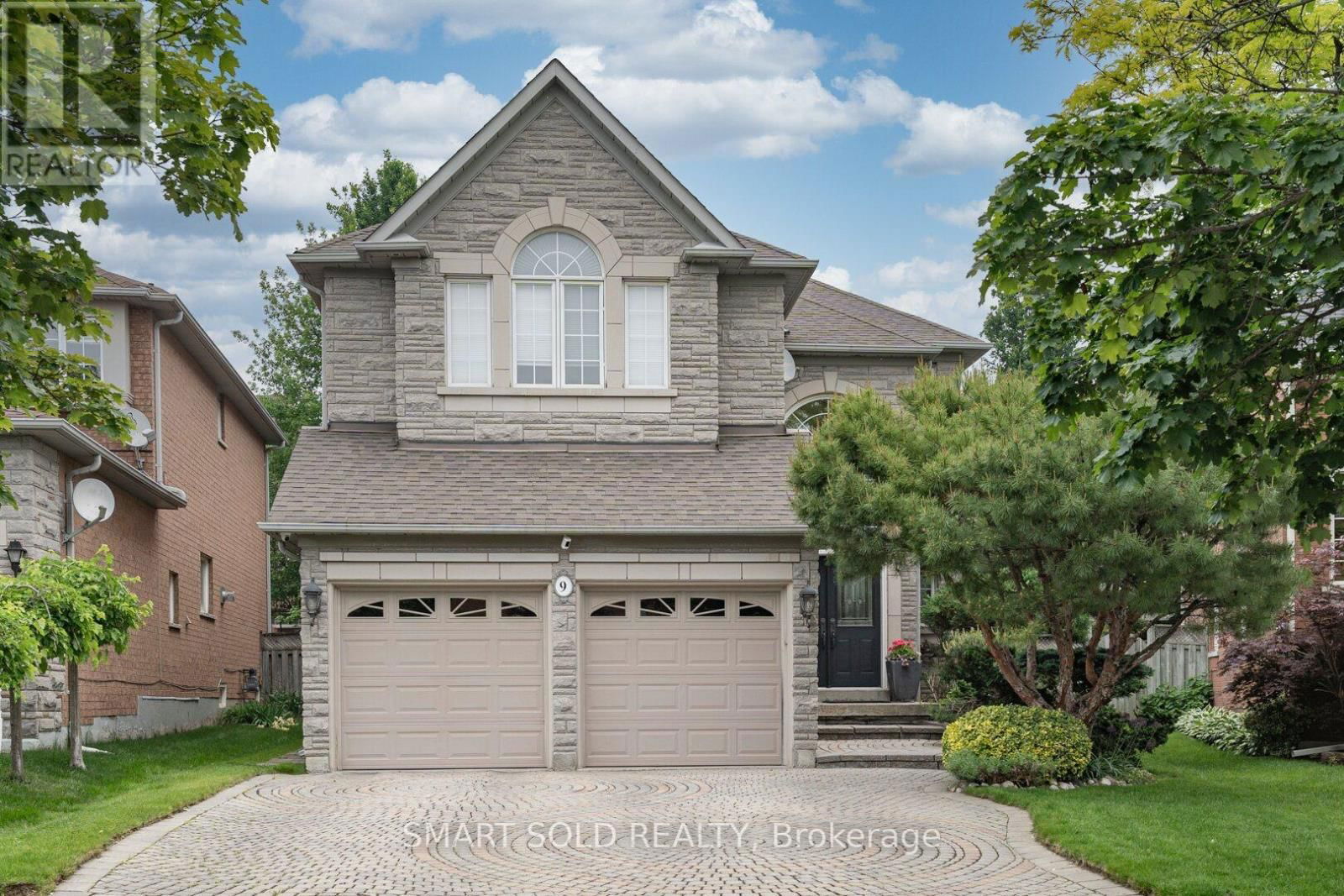 9 ALPINE CRESCENT Image 1