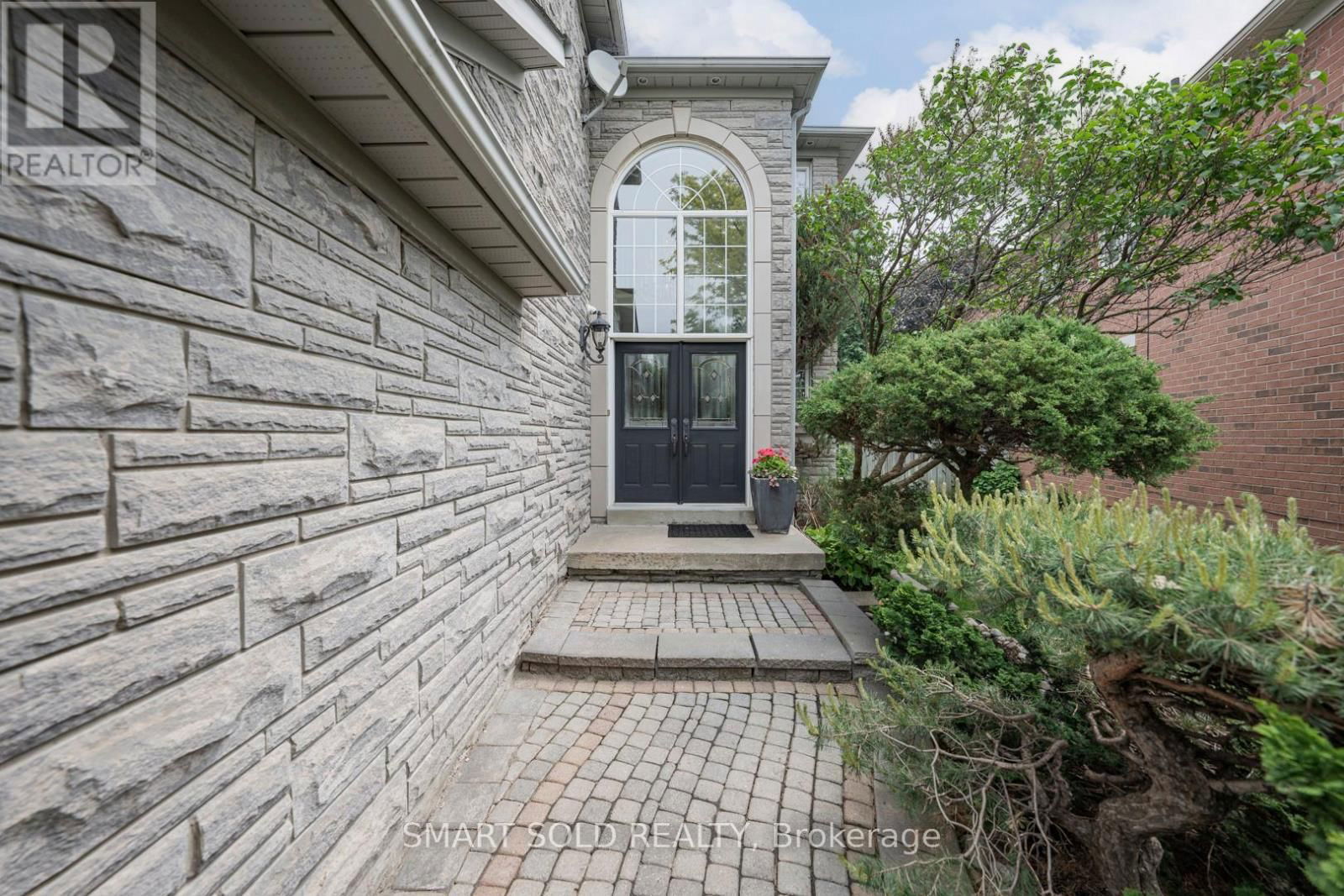 9 ALPINE CRESCENT Image 2