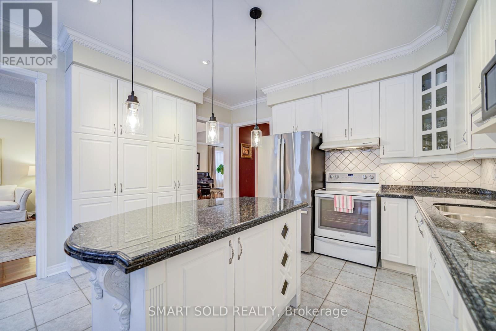 9 ALPINE CRESCENT Image 23