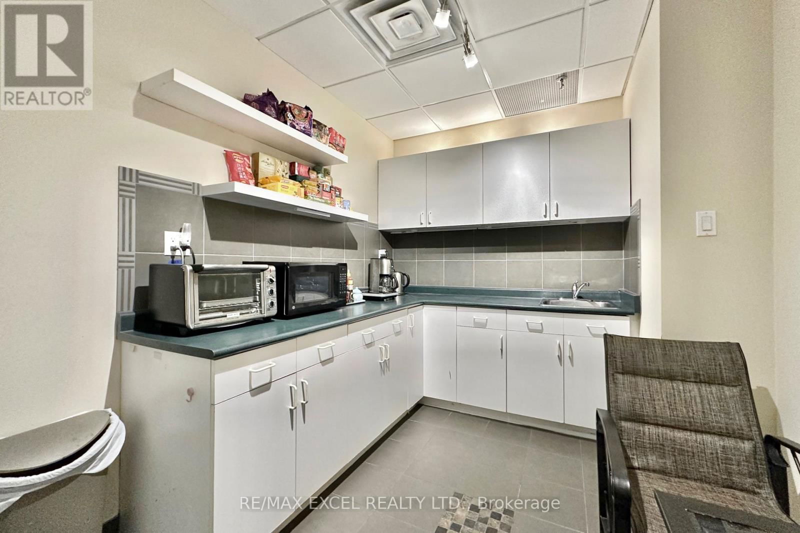 407 - 3950 14TH AVENUE Image 16