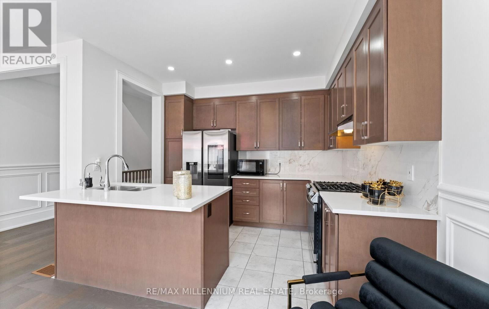 83 CASLEY AVENUE Image 15