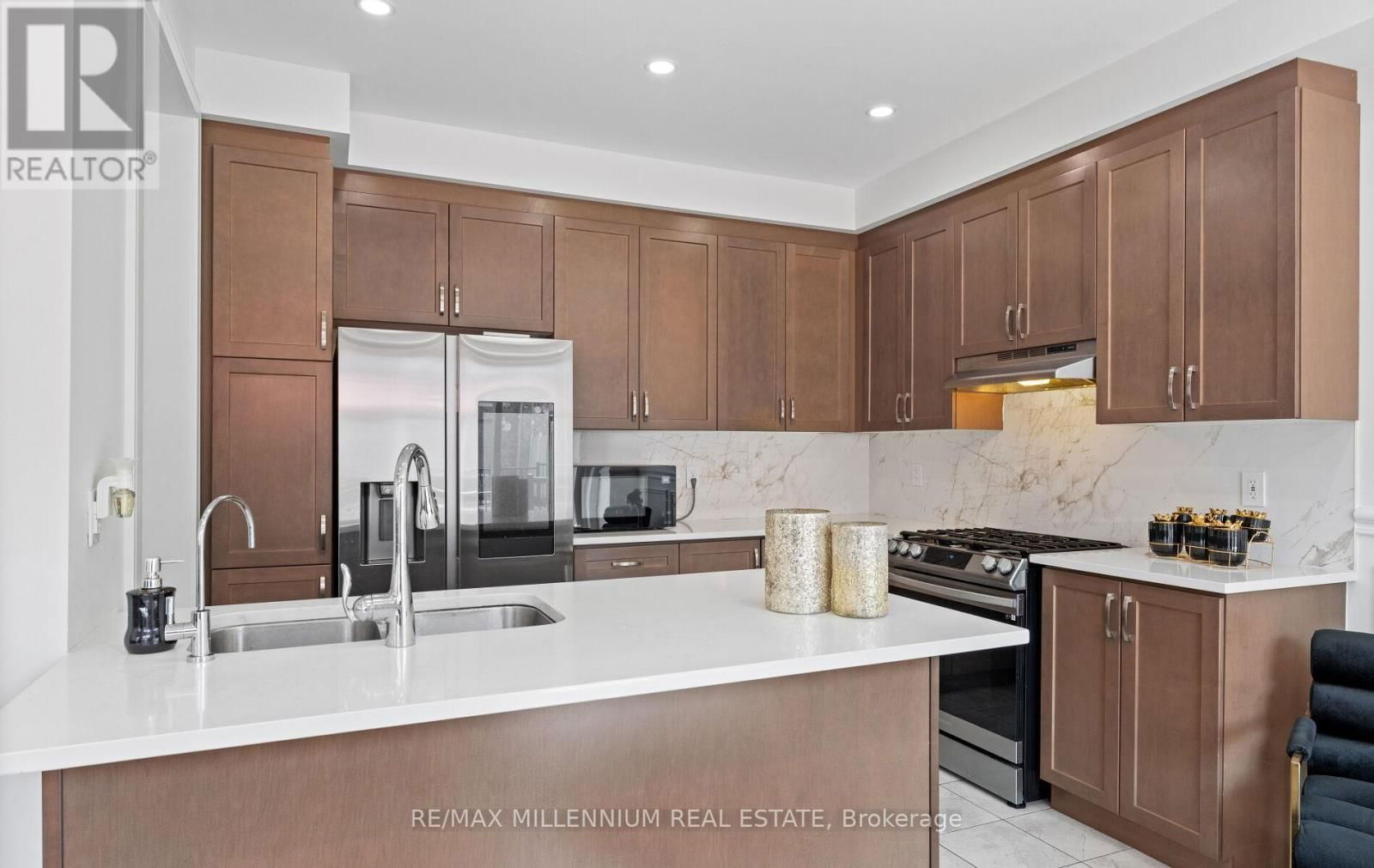 83 CASLEY AVENUE Image 16