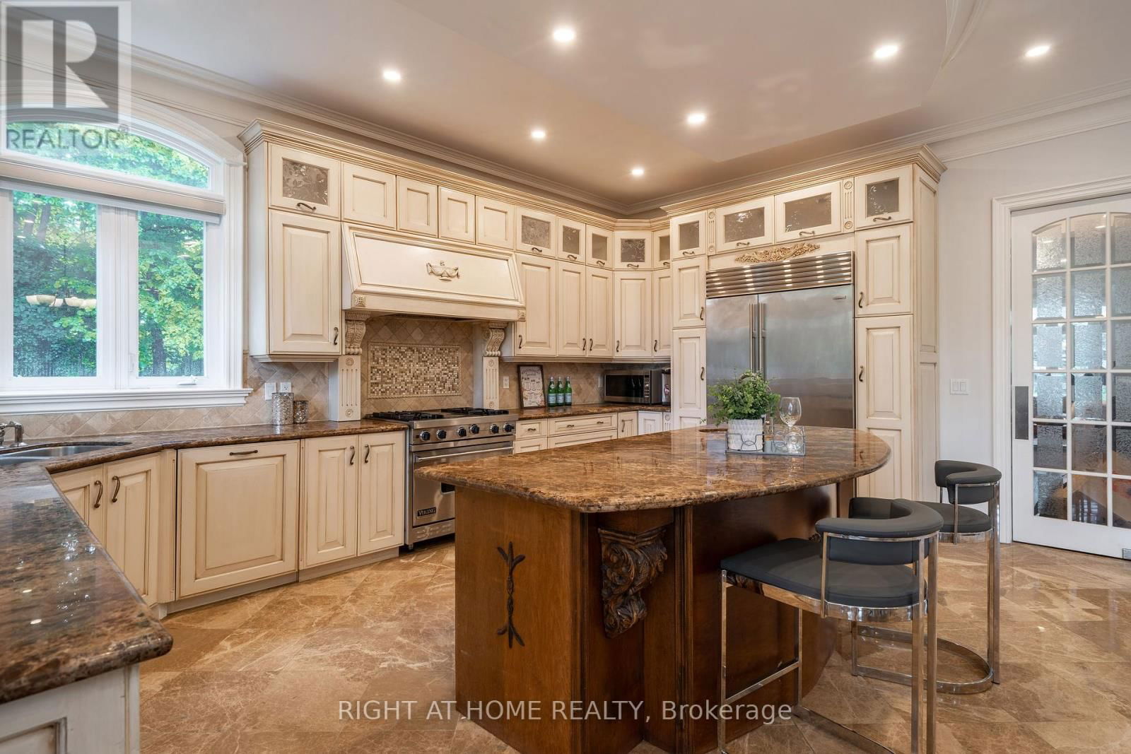 286 FERN AVENUE Image 10