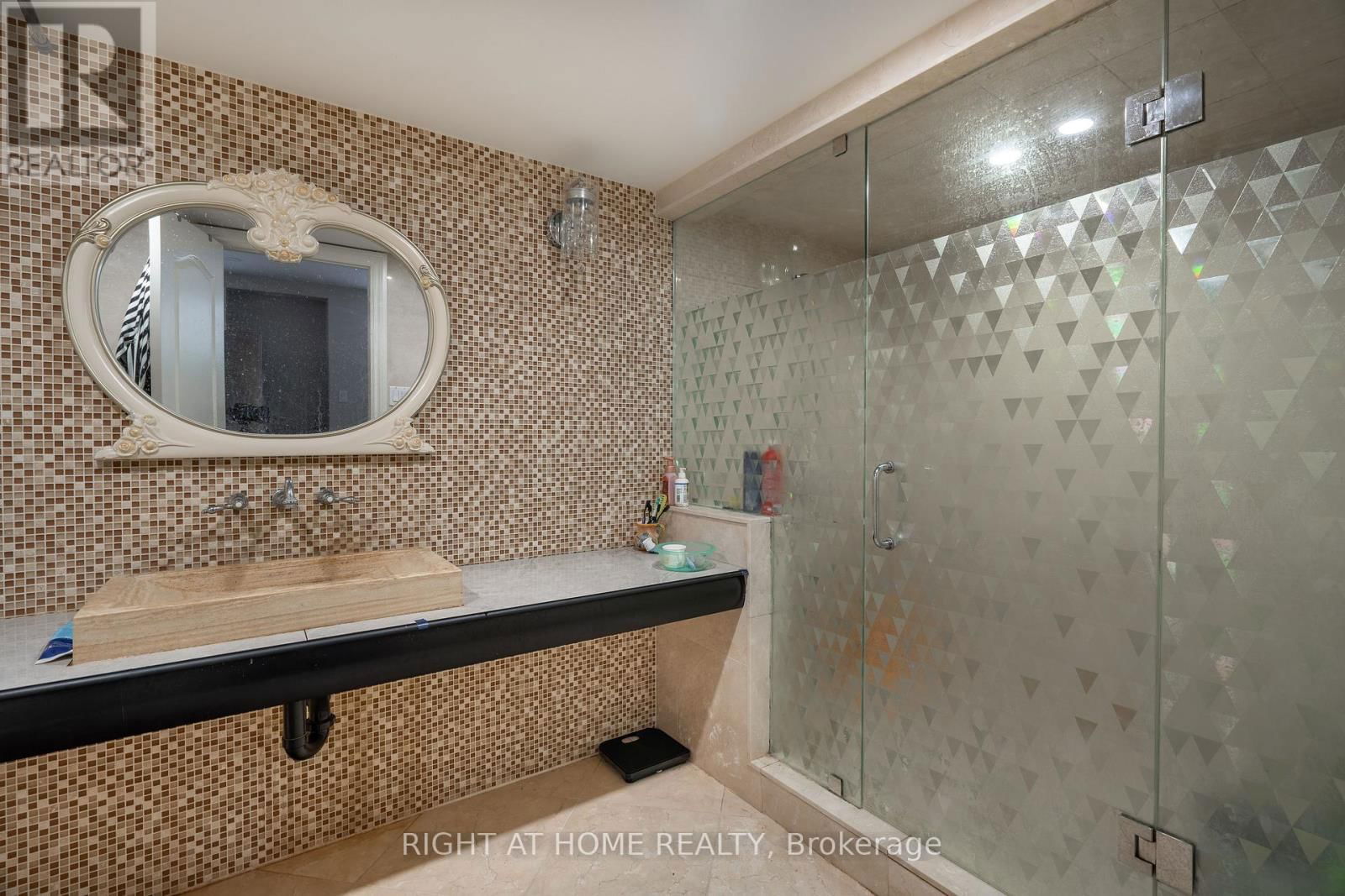 286 FERN AVENUE Image 17