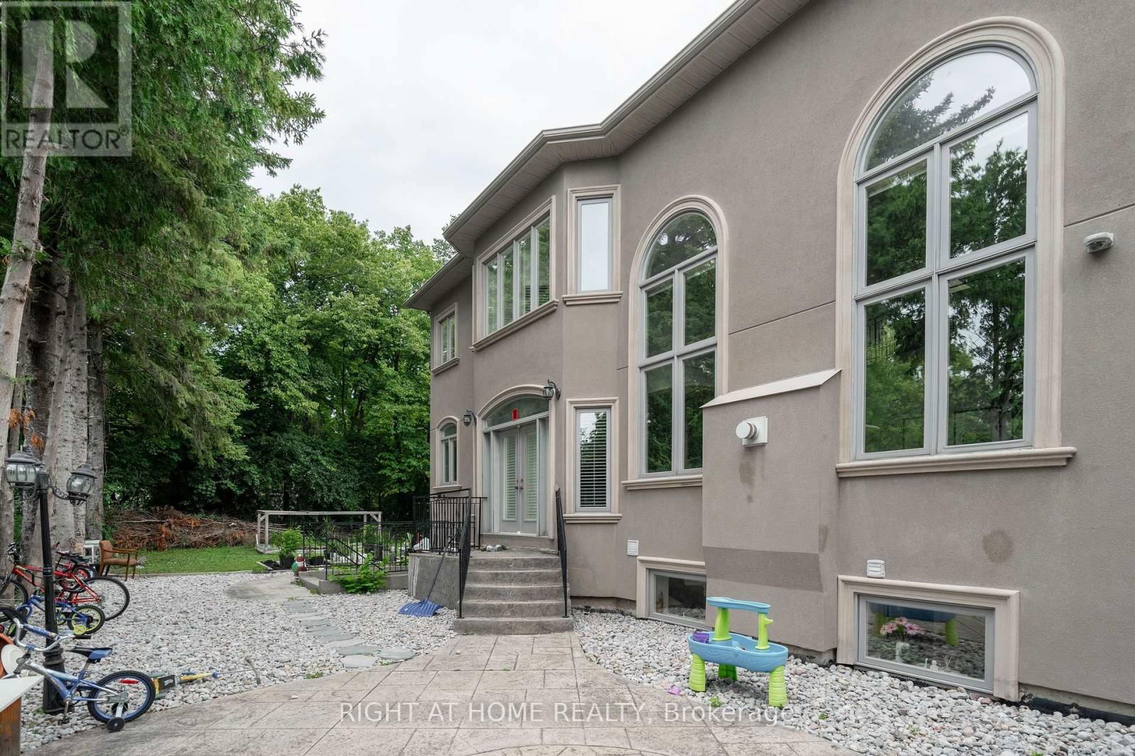 286 FERN AVENUE Image 22