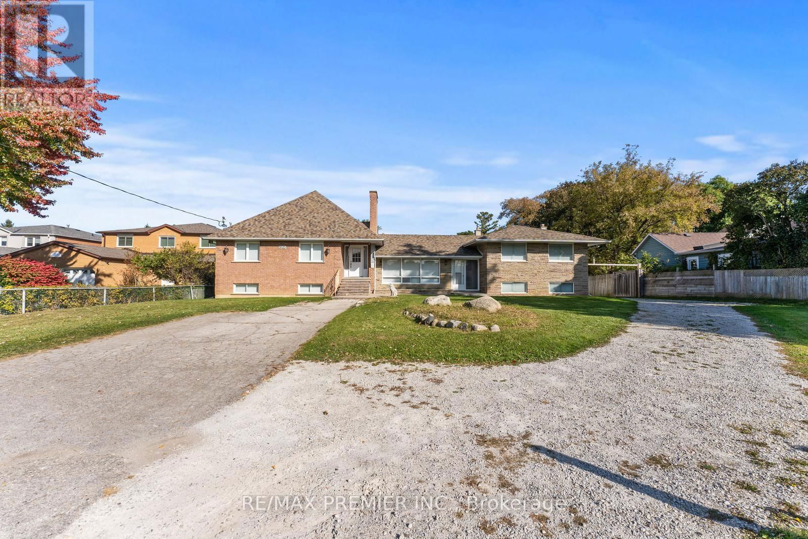 9725 KEELE STREET Image 7