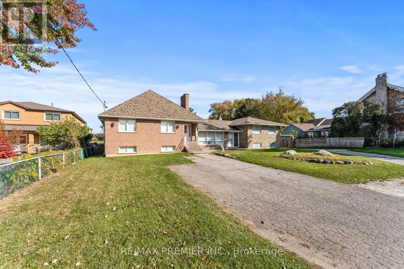 9725 KEELE STREET Image 8