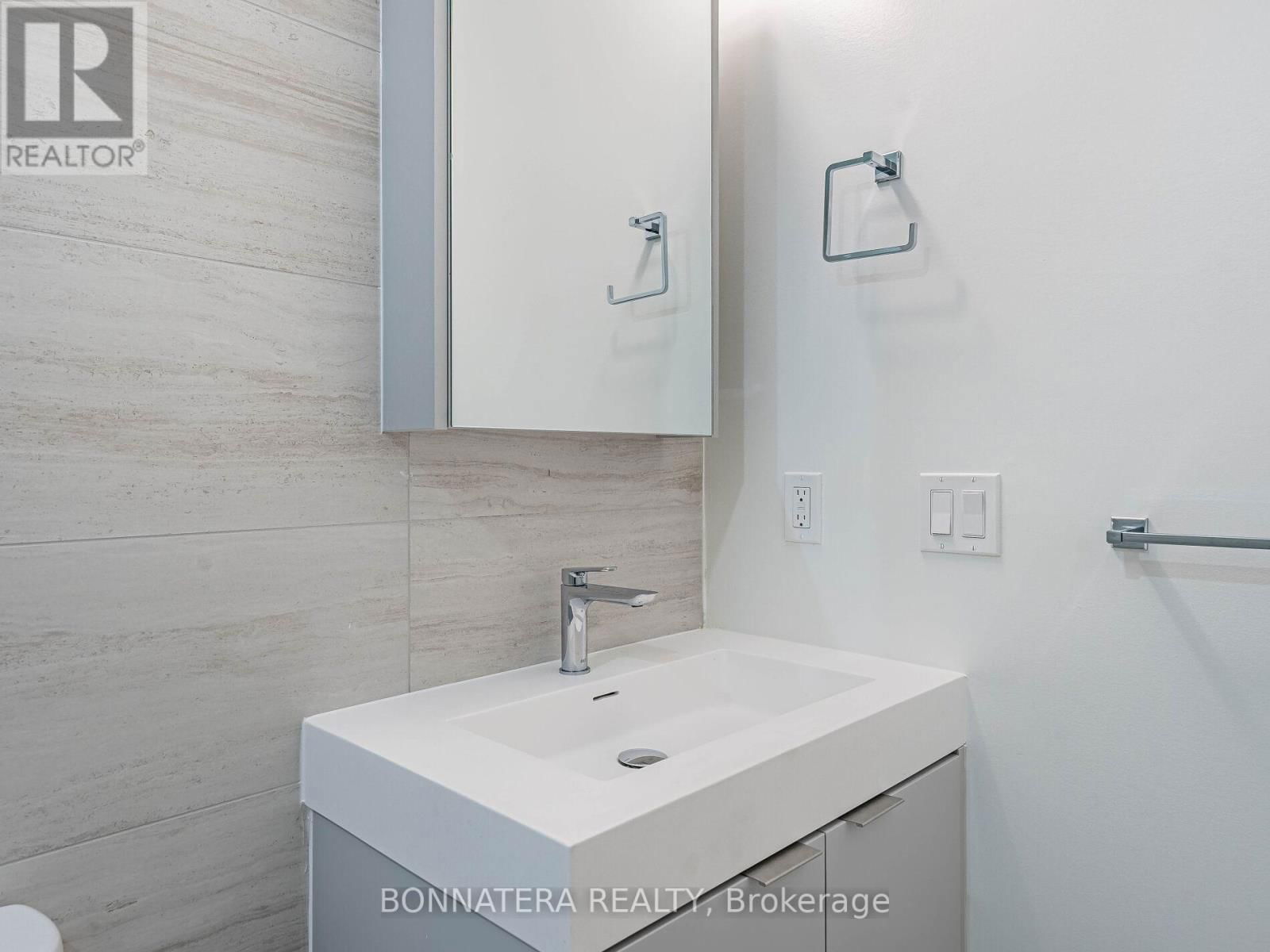 2327 - 498 CALDARI ROAD Image 33