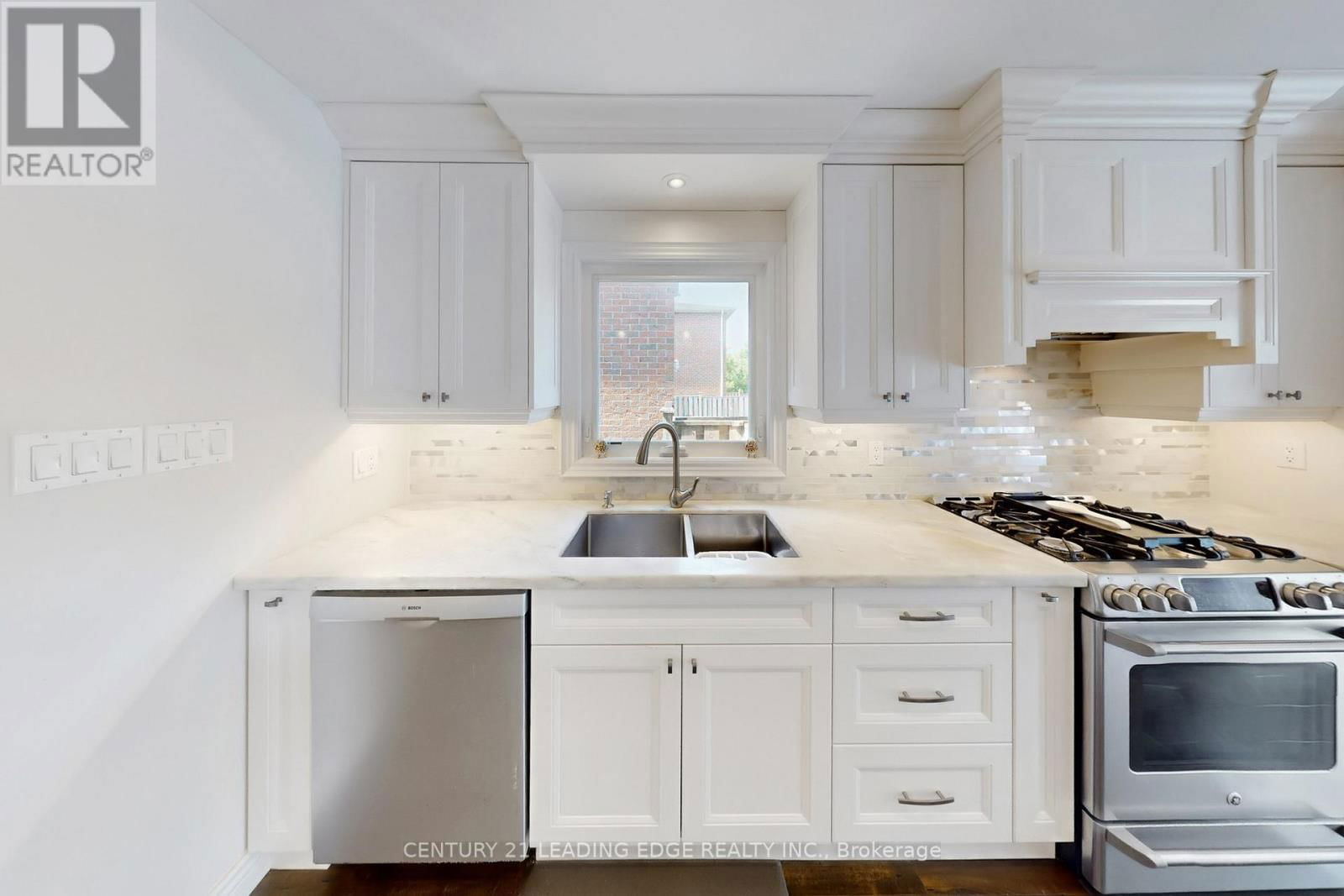 148 STEPHEN STREET Image 13
