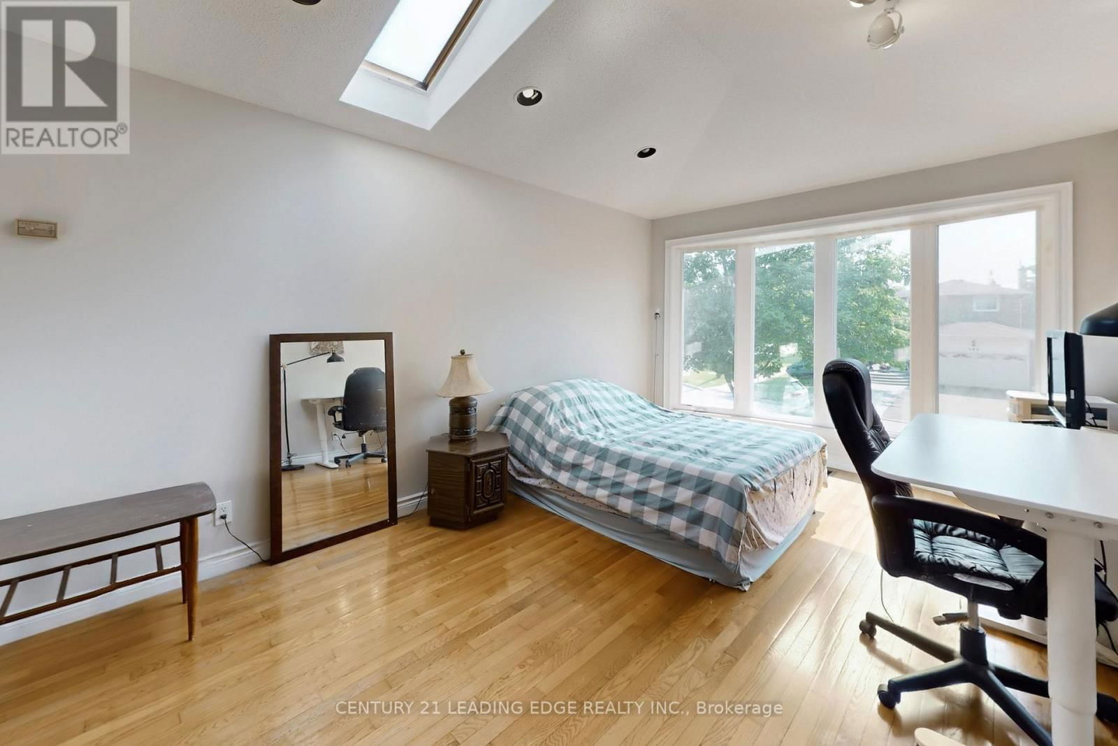 148 STEPHEN STREET Image 17