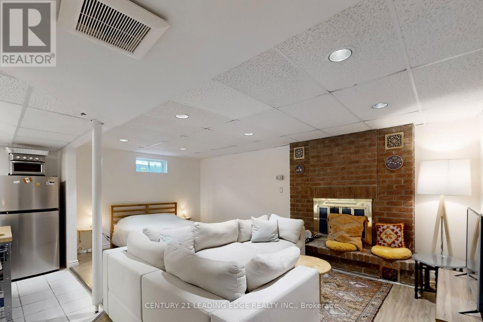 148 STEPHEN STREET Image 31