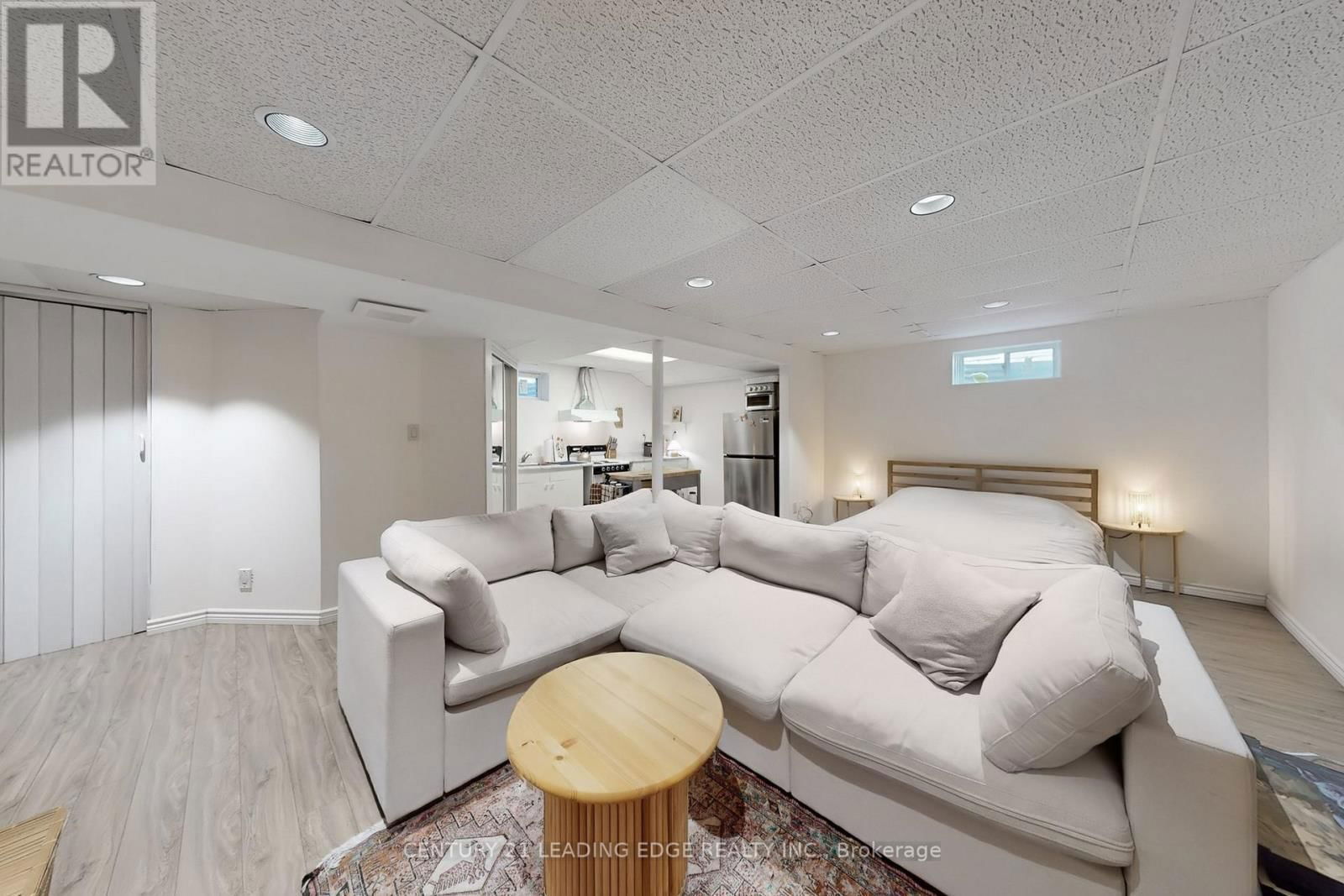 148 STEPHEN STREET Image 32