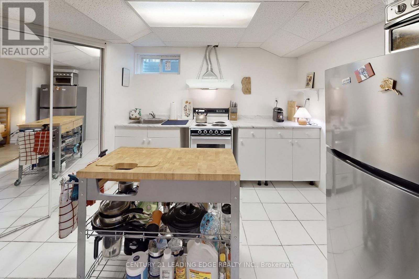 148 STEPHEN STREET Image 33