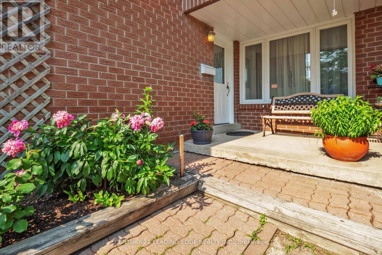148 STEPHEN STREET Image 4