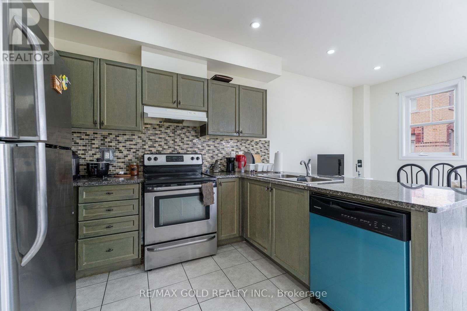 25 - 10 PORTER AVENUE WEST Image 15
