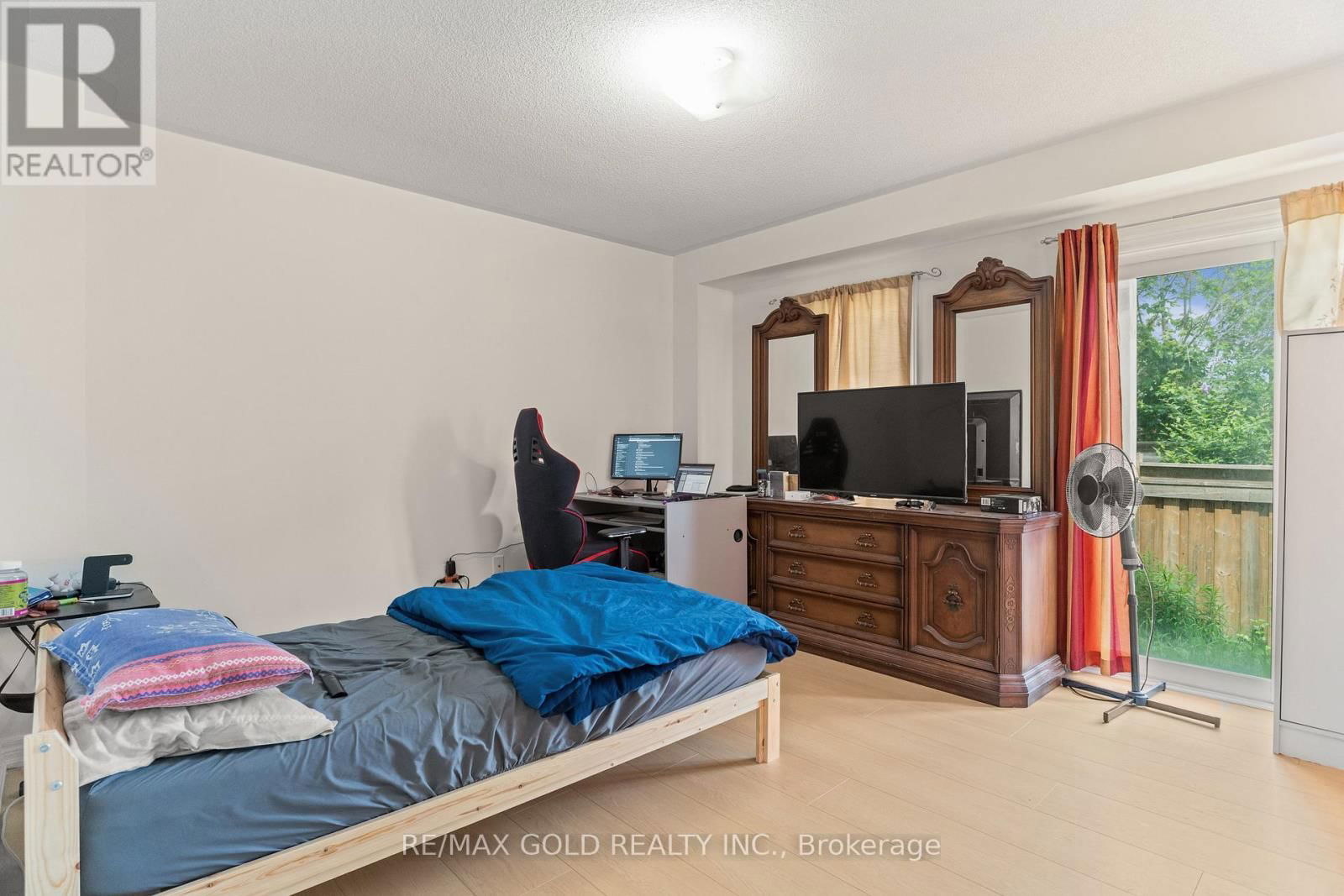 25 - 10 PORTER AVENUE WEST Image 18