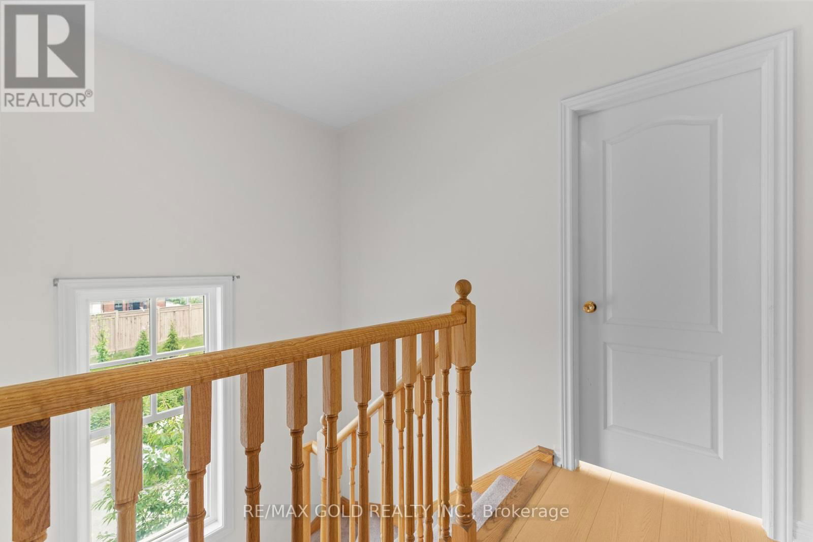 25 - 10 PORTER AVENUE WEST Image 21