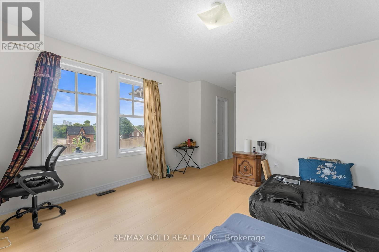 25 - 10 PORTER AVENUE WEST Image 27