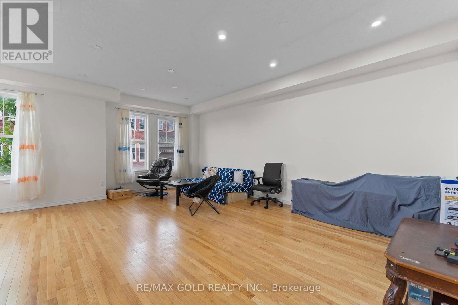 25 - 10 PORTER AVENUE WEST Image 8