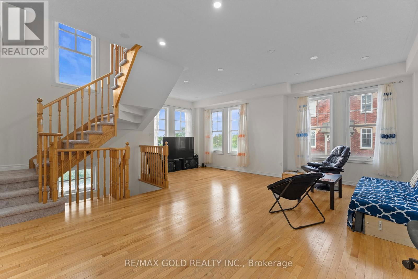 25 - 10 PORTER AVENUE WEST Image 9
