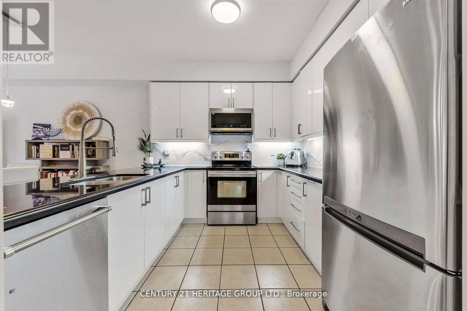 74 LANDER CRESCENT Image 10