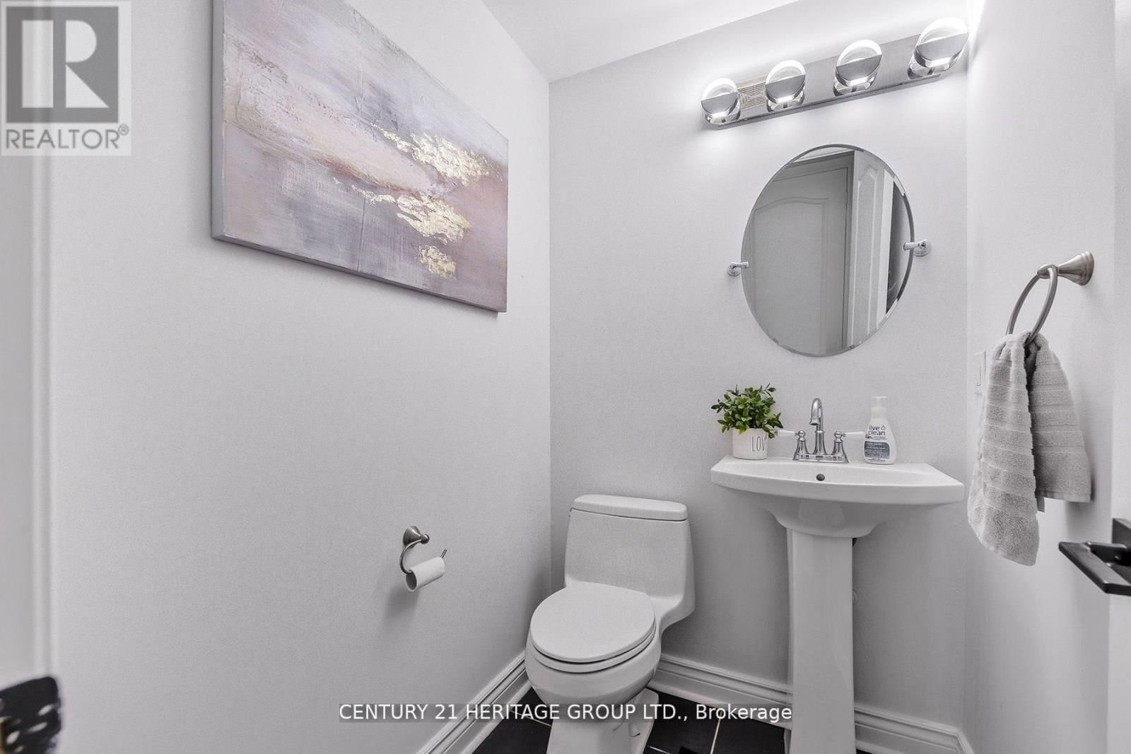 74 LANDER CRESCENT Image 12