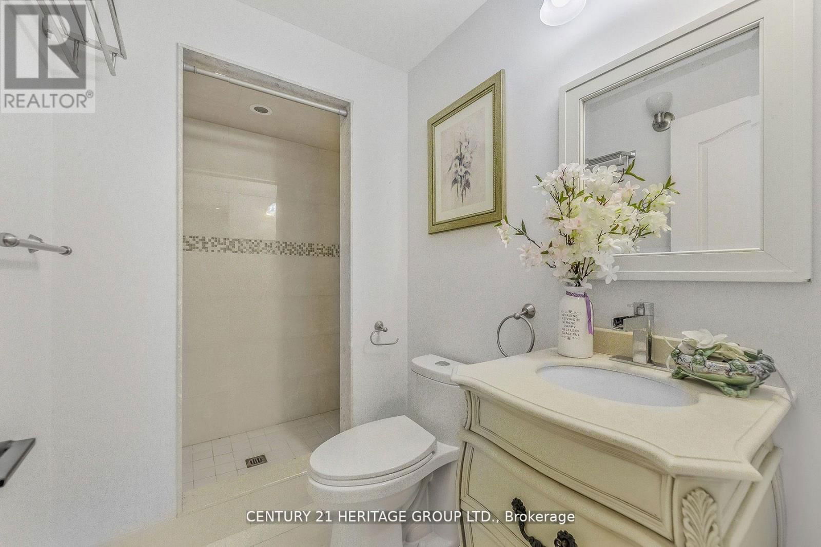 74 LANDER CRESCENT Image 17