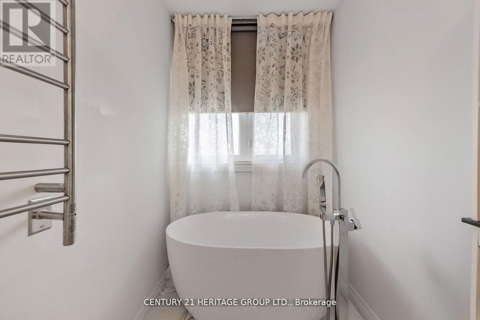 74 LANDER CRESCENT Image 18