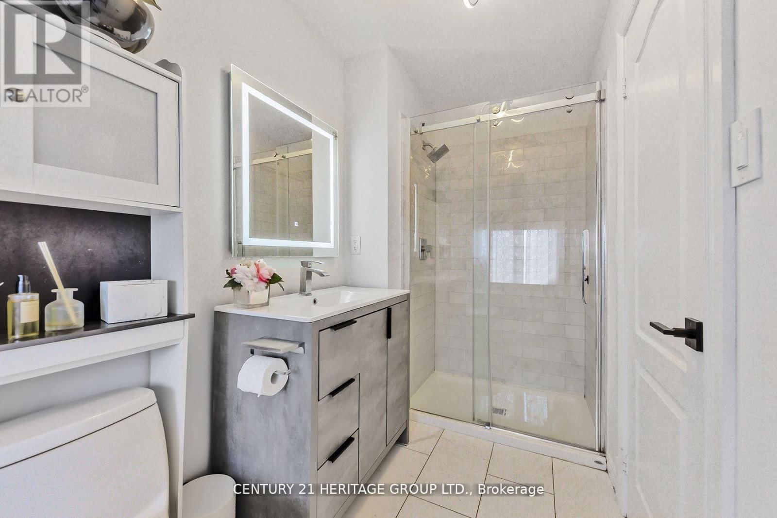 74 LANDER CRESCENT Image 21