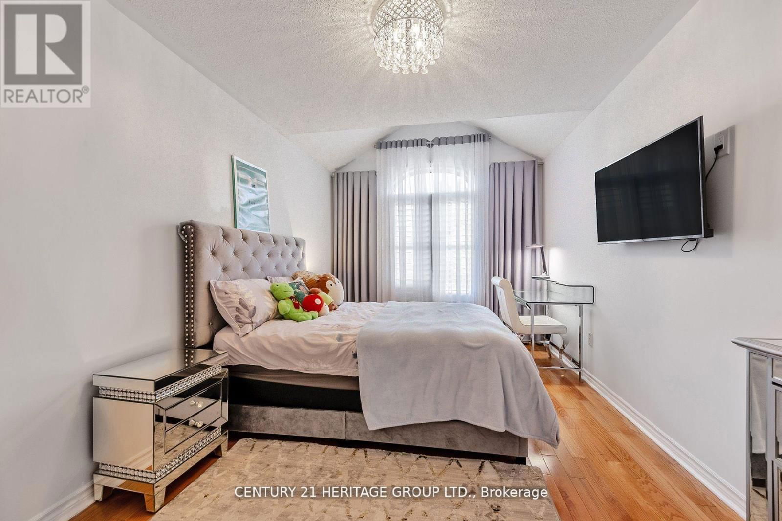 74 LANDER CRESCENT Image 22
