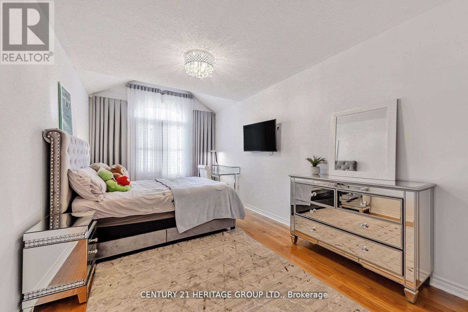 74 LANDER CRESCENT Image 23