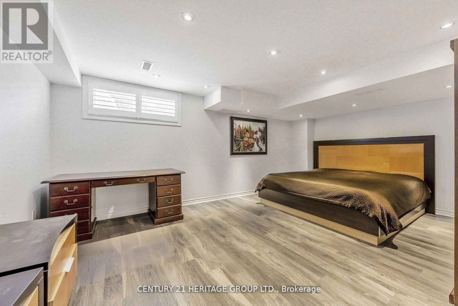 74 LANDER CRESCENT Image 26