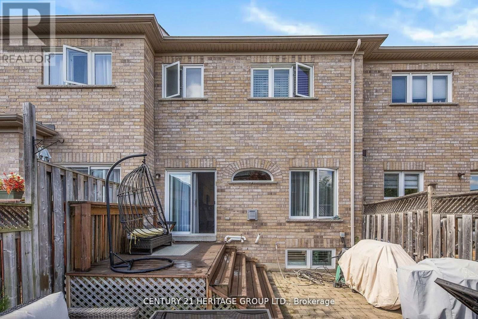 74 LANDER CRESCENT Image 28