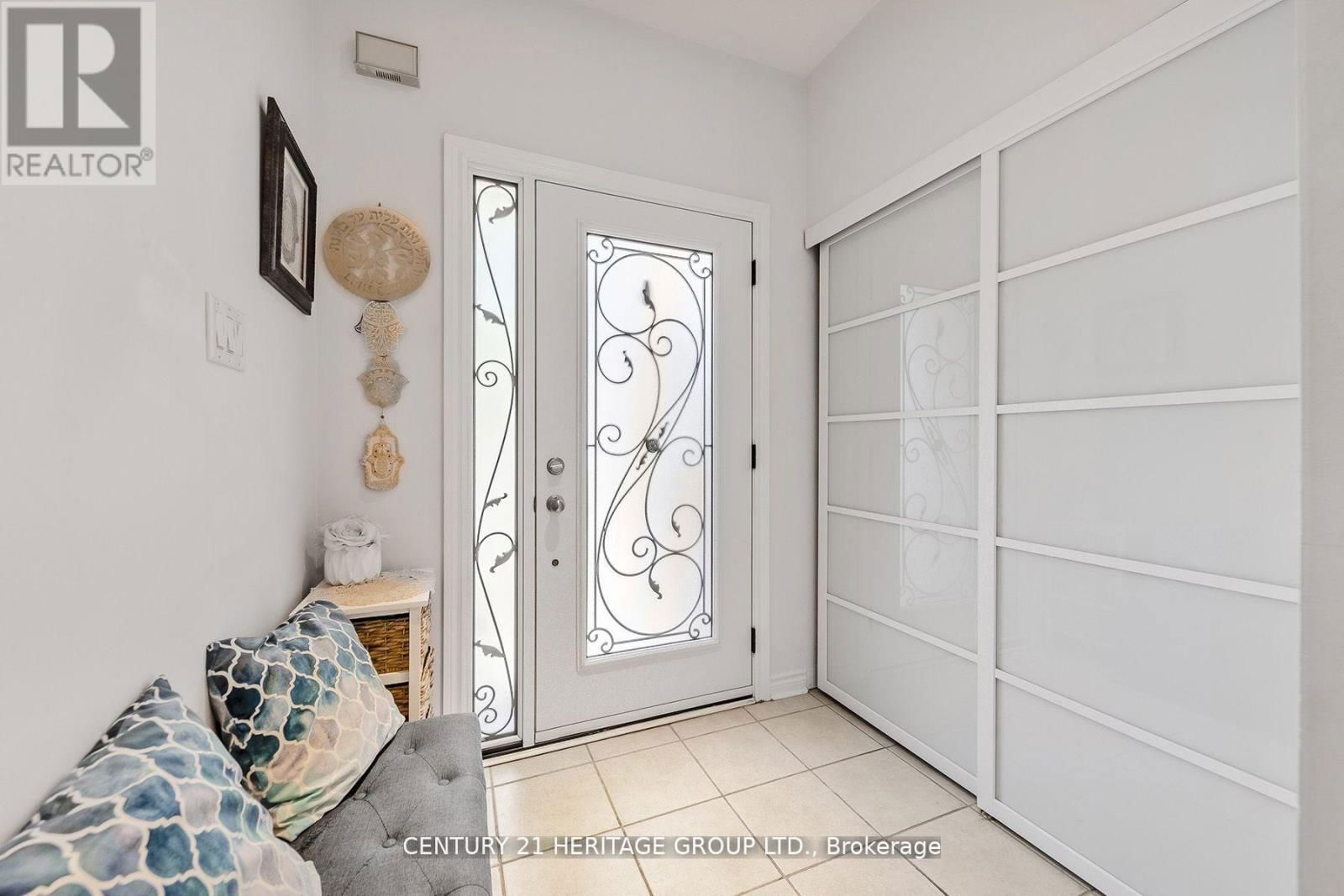 74 LANDER CRESCENT Image 3
