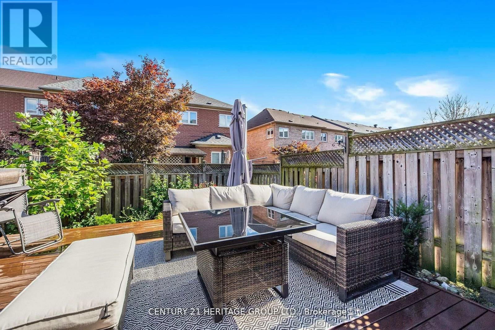 74 LANDER CRESCENT Image 32