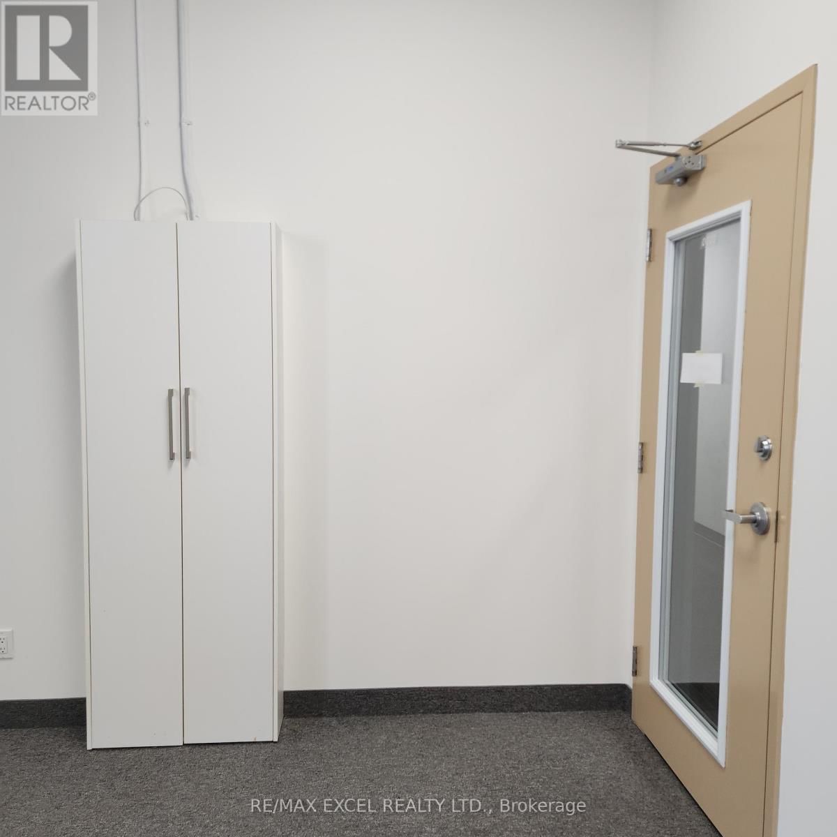 30 SOUTH UNIONVILLE AVENUE Image 3