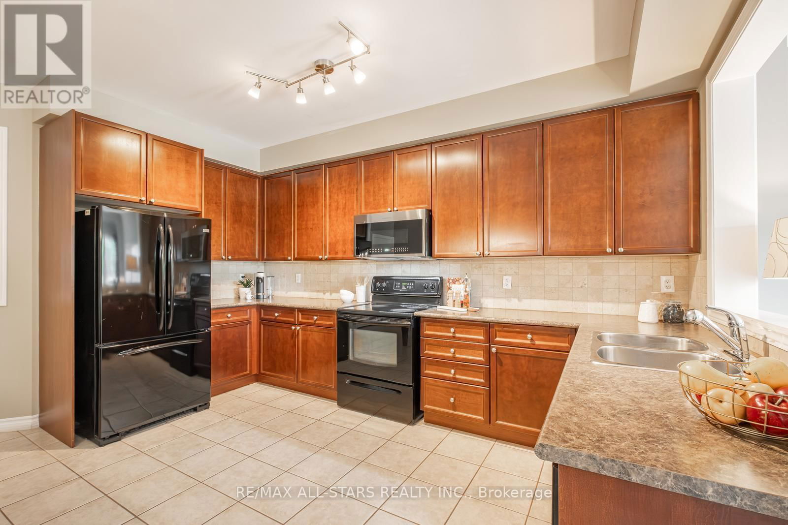 535 REEVES WAY BOULEVARD Image 10