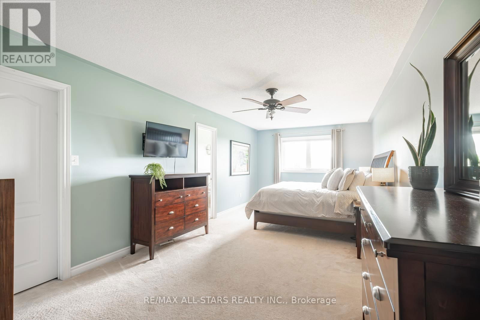 535 REEVES WAY BOULEVARD Image 16