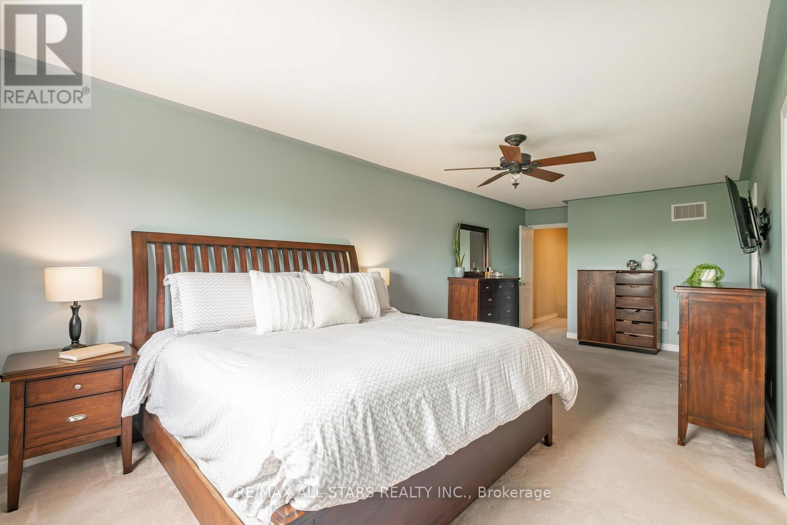 535 REEVES WAY BOULEVARD Image 17