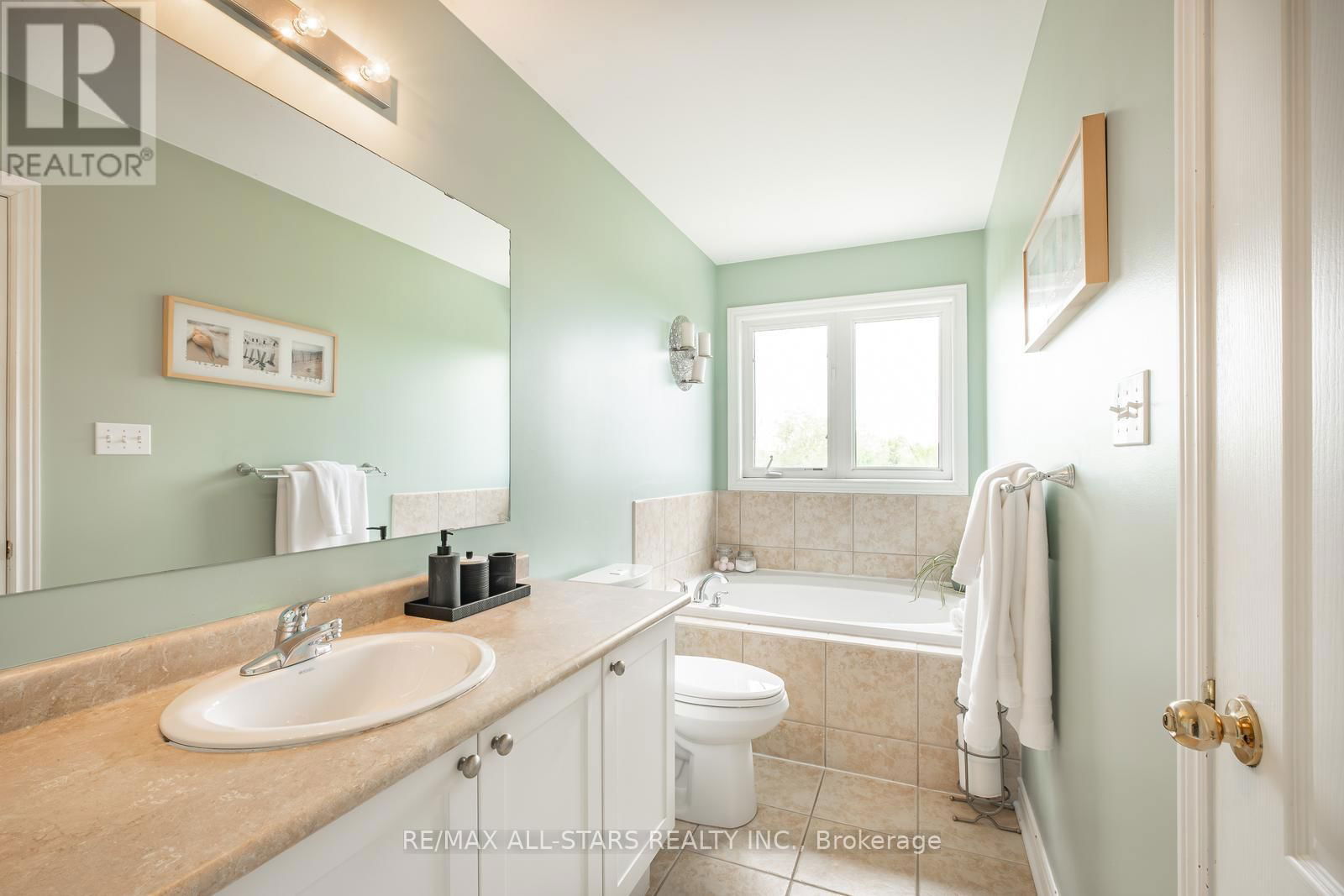 535 REEVES WAY BOULEVARD Image 19