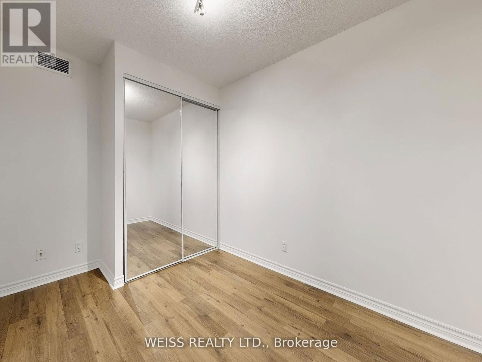 607 - 88 PROMENADE CIRCLE Image 22
