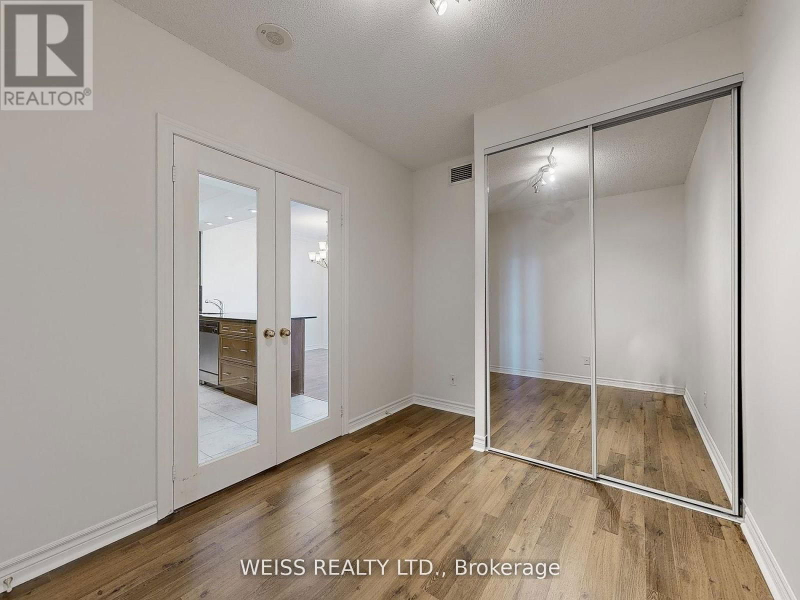 607 - 88 PROMENADE CIRCLE Image 24